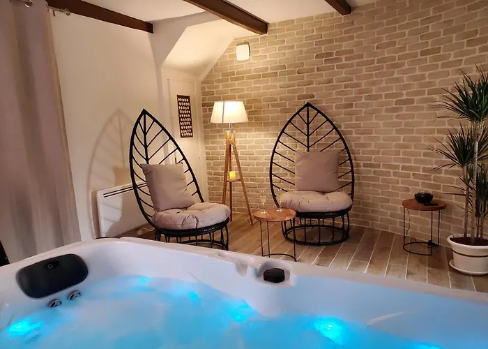 Jacuzzi Privatif Dans Maison De Village Au Calme