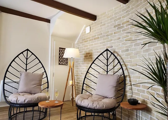 Jacuzzi Privatif Dans Maison De Village Au Calme