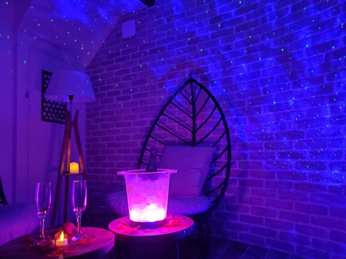 Jacuzzi Privatif Dans Maison De Village Au Calme Holiday home *